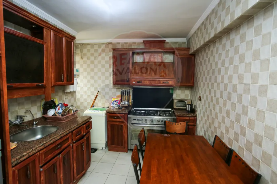 شقة للبيع 208 م رشدي (ش عبد العزيز عجمية)