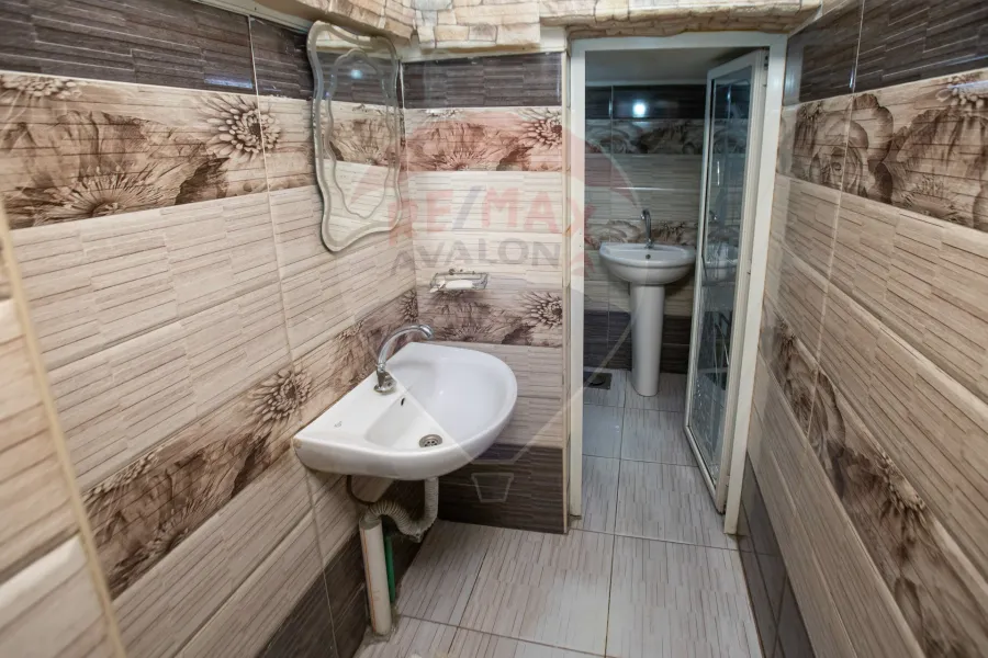 محل للبيع  100 م ميامى (شارع 45 الرئيسى)