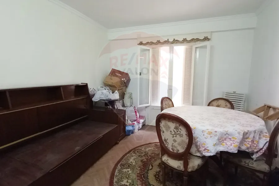 شقة للبيع 110 م كامب شيزار ( بالقرب من محطة ترام كامب شيزار )