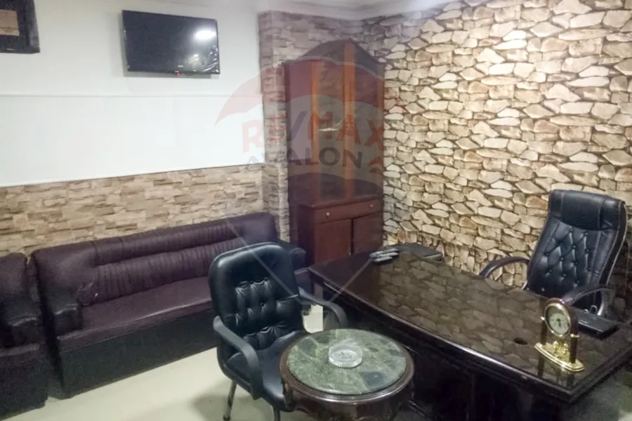 مقر إداري للبيع 75 م ميامي (ش 45 - خطوات من البحر)