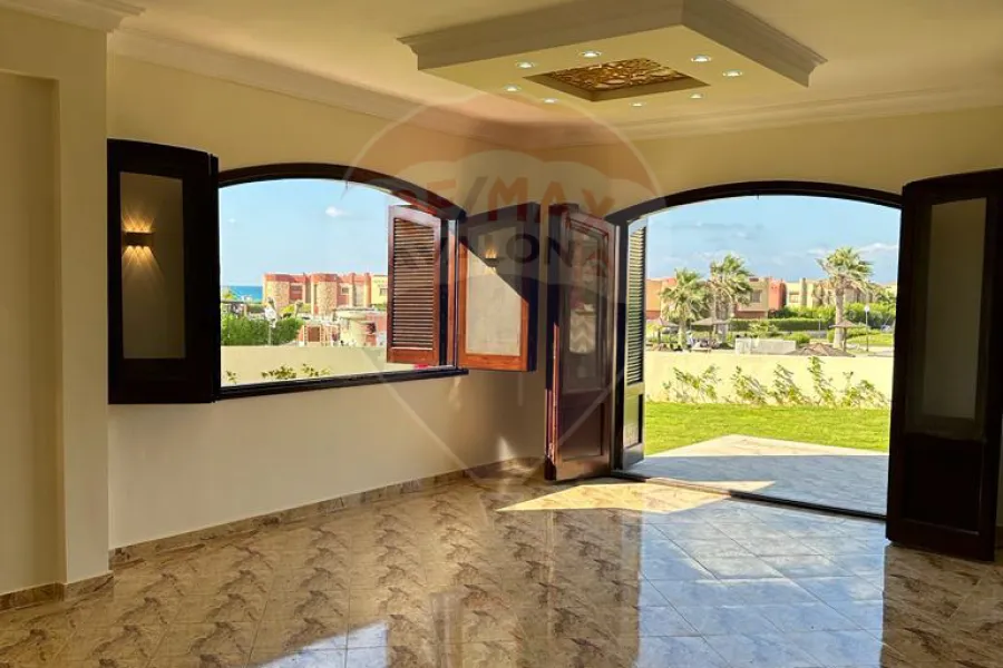 فيلا ستاند الون للبيع (قرية فالنسيا - الكيلو 57) 350 م