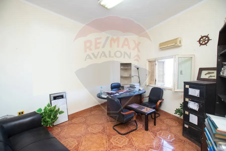 شقة إدارى للإيجار 170 م ميامى (على البحر مباشرة)