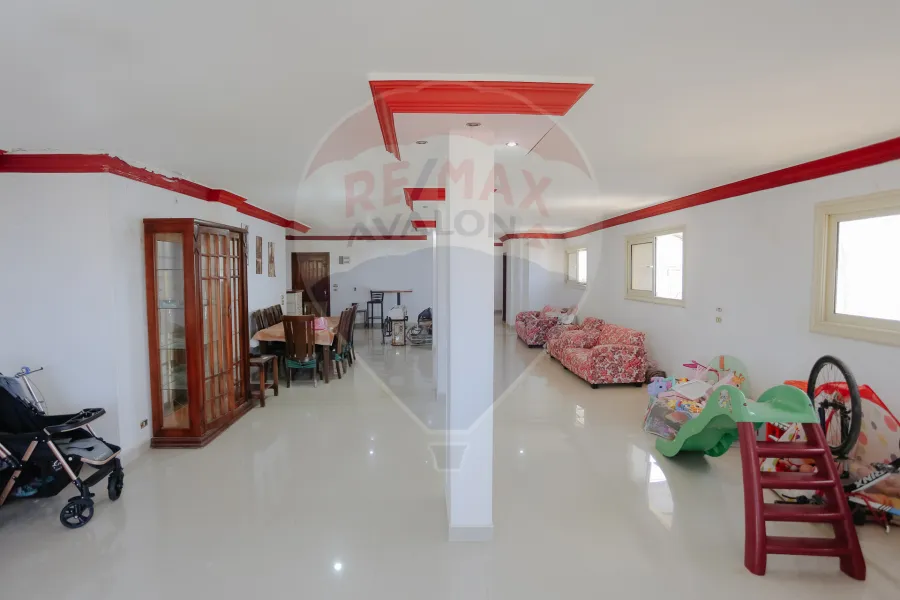 شقة للبيع 500 م سبورتنج (علي البحر مباشرة)