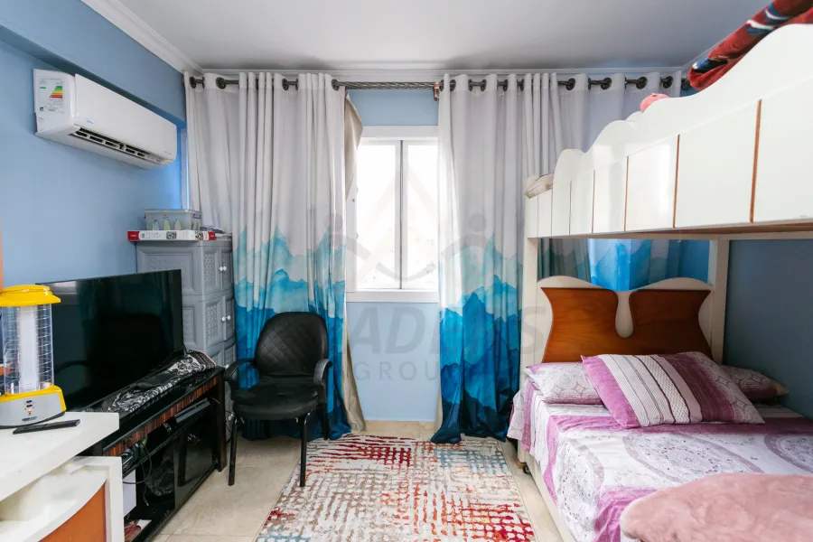 شقة للبيع 190 م كامب شيزار (علي الترام مباشرةً)