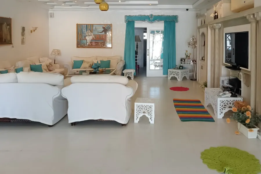 فيلا ستاند الون للإيجار المفروش (الفنانين - سيدي عبد الرحمن) 1,200 م