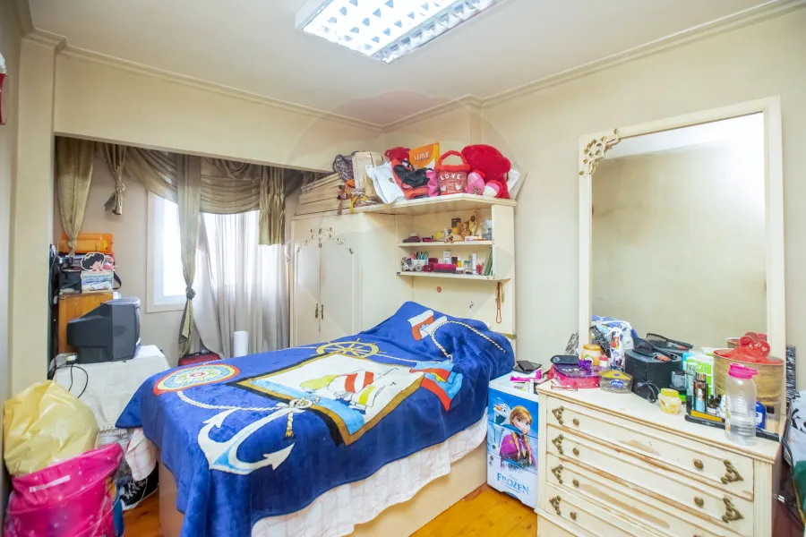 شقة للبيع 105م رشدي (ش احمد شوقي)