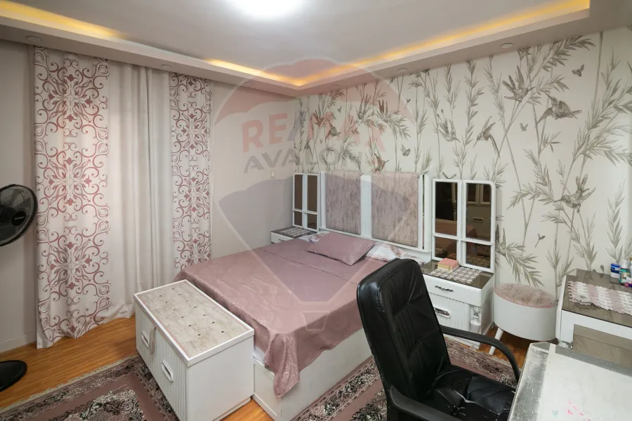 شقة للبيع 248 م السرايا (ش عبد السلام عارف)