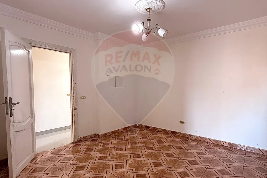 Apartment for sale 100 m Camp Caesar (Steps from Port Said St)