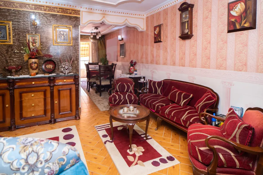 شقة للبيع 200 م زيزينيا (ش مسجد يحيى)