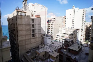 شقة للبيع 135 م لوران (خطوات من البحر)