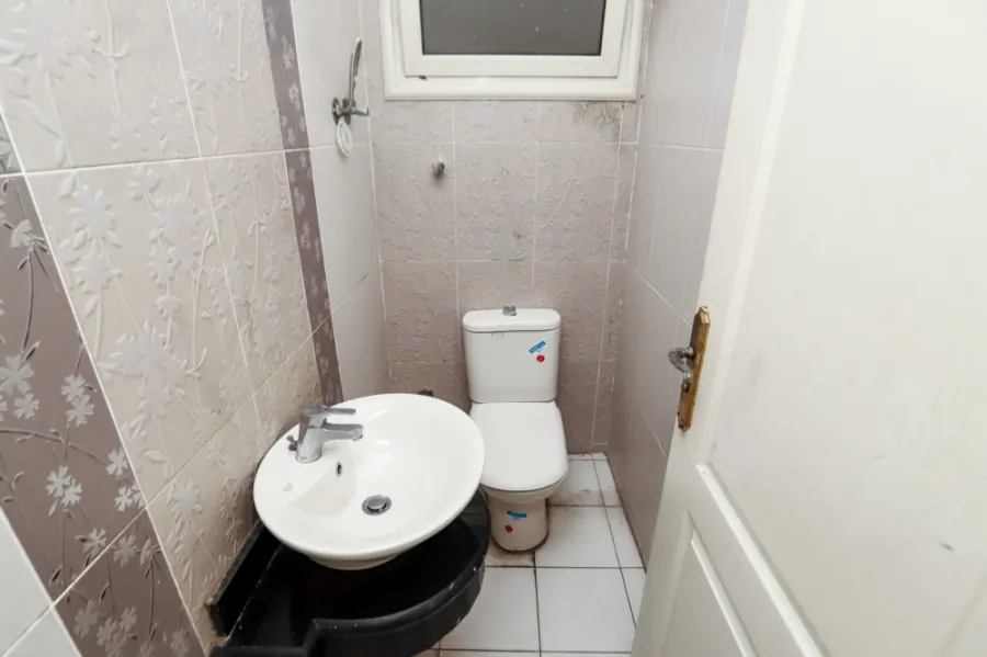 شقة للبيع 276م سموحة - العمارة على ش فوزى معاذ الرئيسى