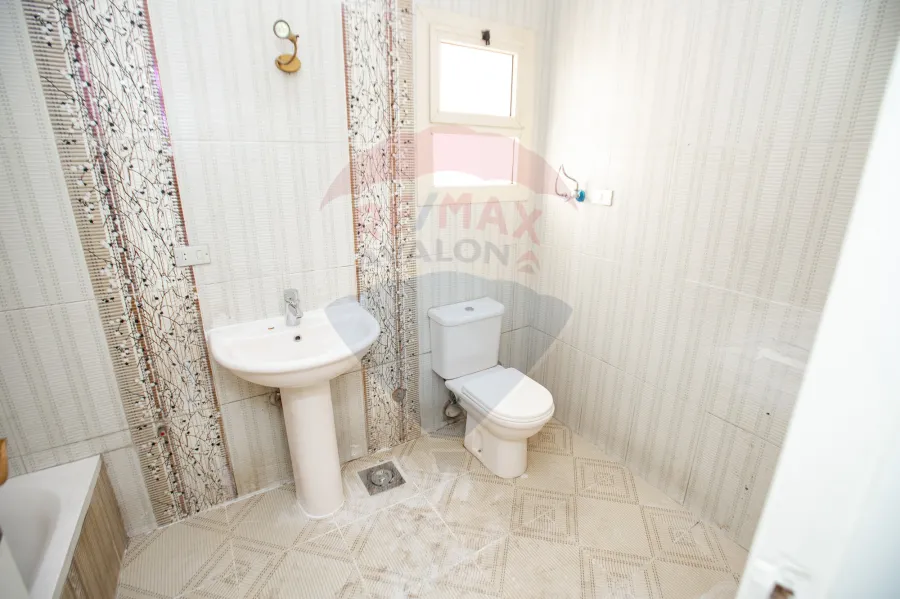 مقر ادارى للايجار 250 م  سان ستيفانو (على الترام مباشرة - خطوات من البحر)