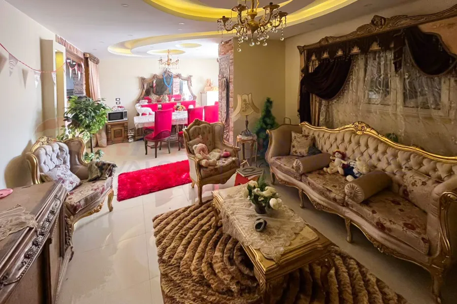 شقة للبيع 150 م صافي  كامب شيزار (ش عبد المنعم سند)