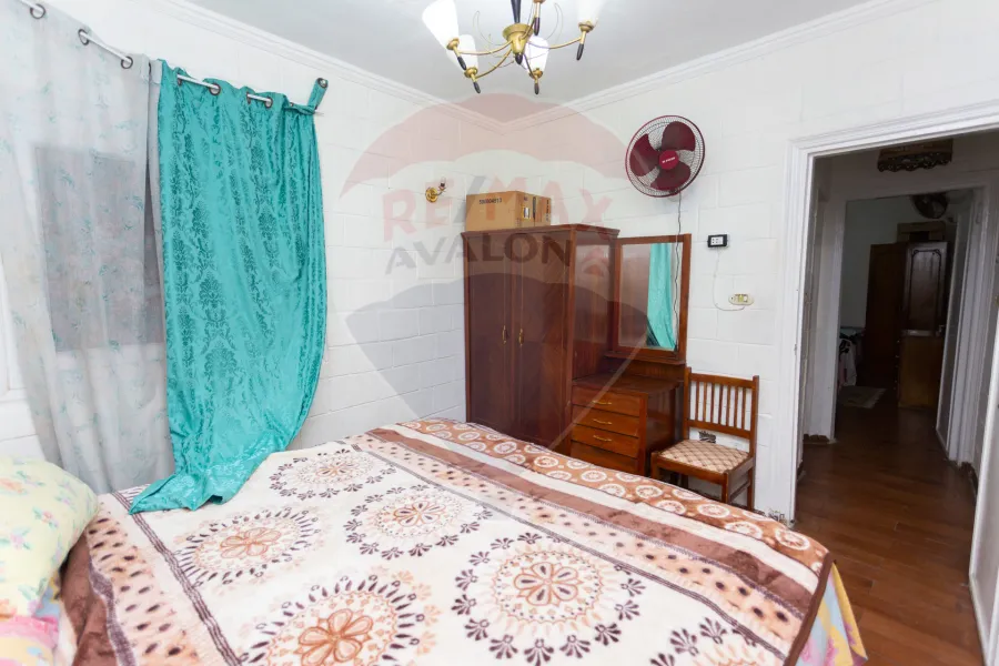 شقة للبيع 130 م سيدي بشر (علي البحر مباشرة)