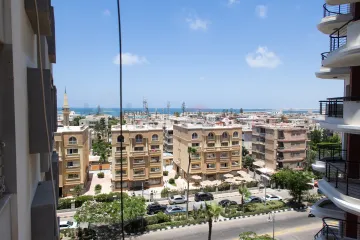 شقة للبيع 130 م المعمورة الشاطئ (خطوات من البحر)