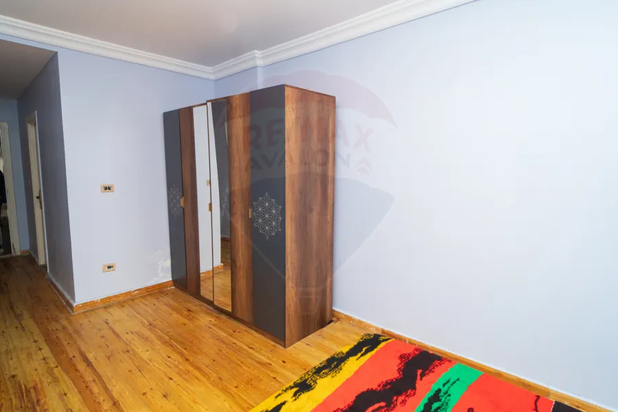 شقة للبيع 200 م كليوباترا (علي البحر مباشرة)