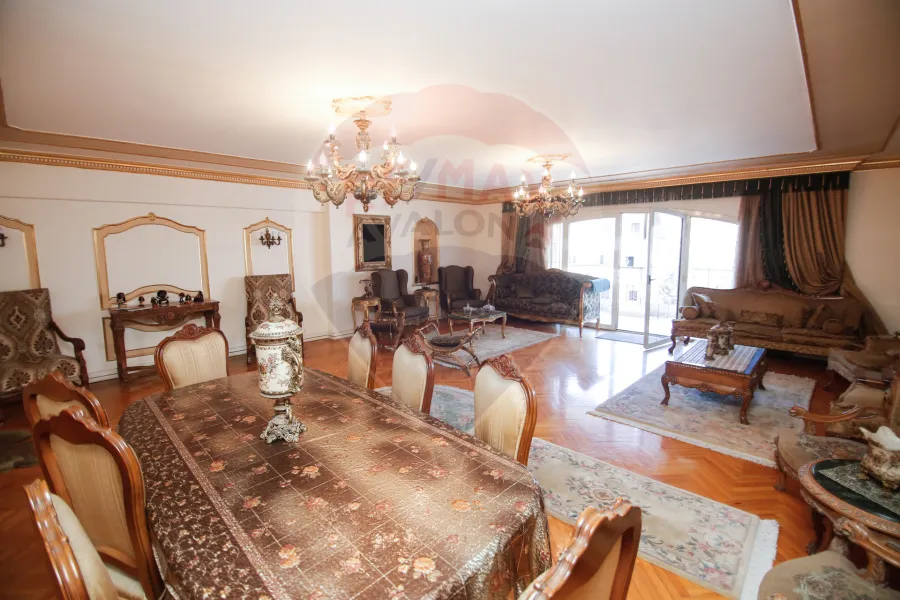 شقة للبيع 275 م سموحة (ش ألبرت الأول)