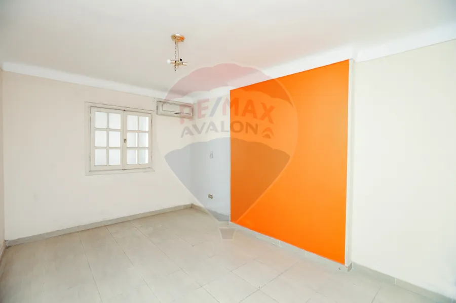 شقة للبيع 220 م ميامي (  خطوات من البحر )