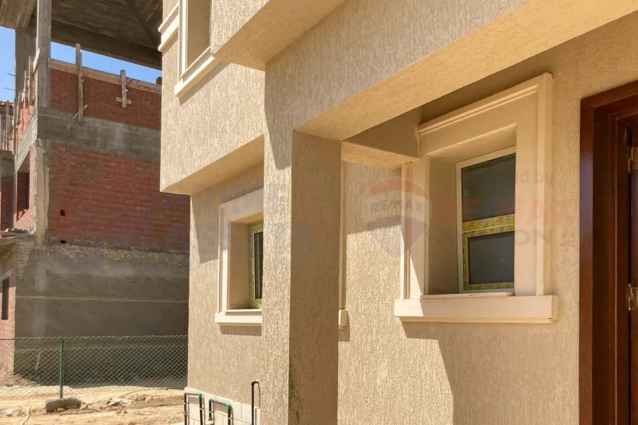 Twin house villa for sale  327 m King Mariout (Alex West)