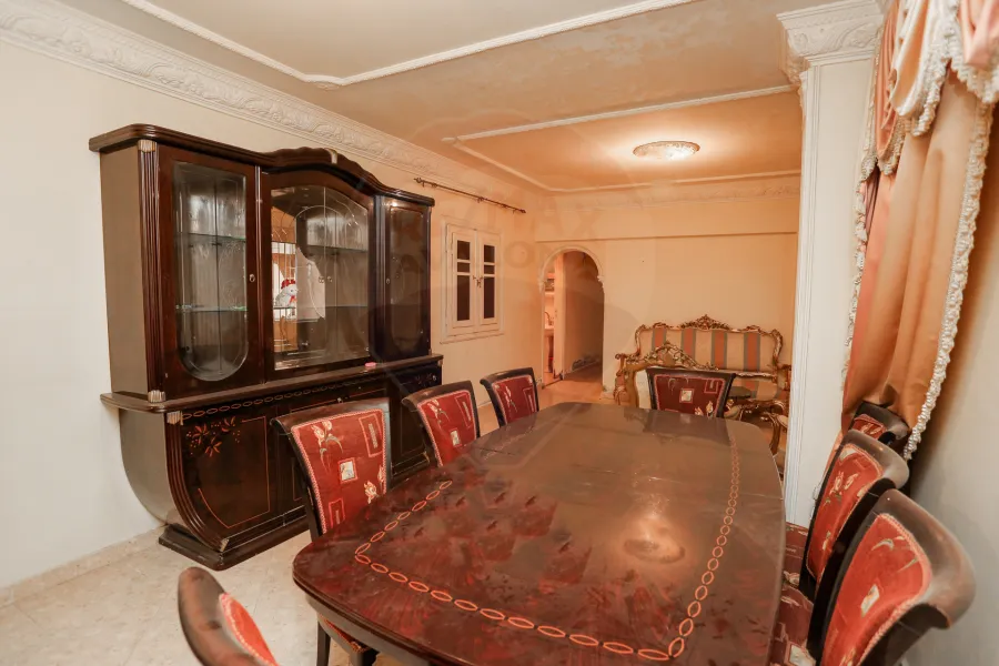 شقة للإيجار المفروش 142م  سموحة (شارع هيلتون بلازا)