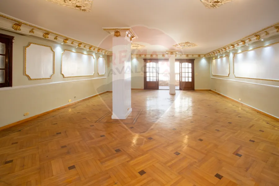 شقة للبيع 380 م كامب شيزار (شارع بورسعيد)