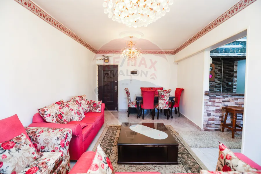 شقة للبيع 110 م ميامى ( ش بن النقيب متفرع من شارع 45)