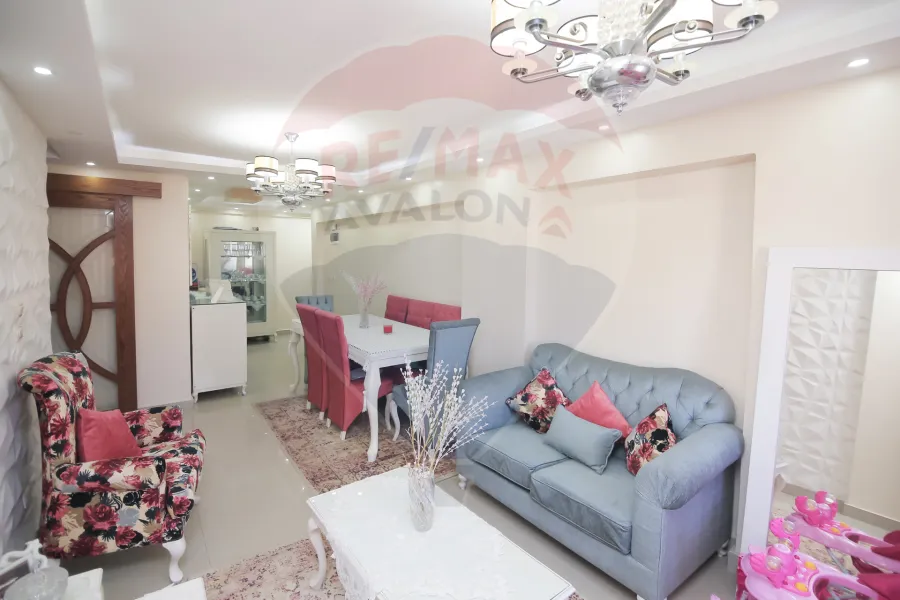 شقة للبيع 130 م محرم بك (ش زين العابدين)