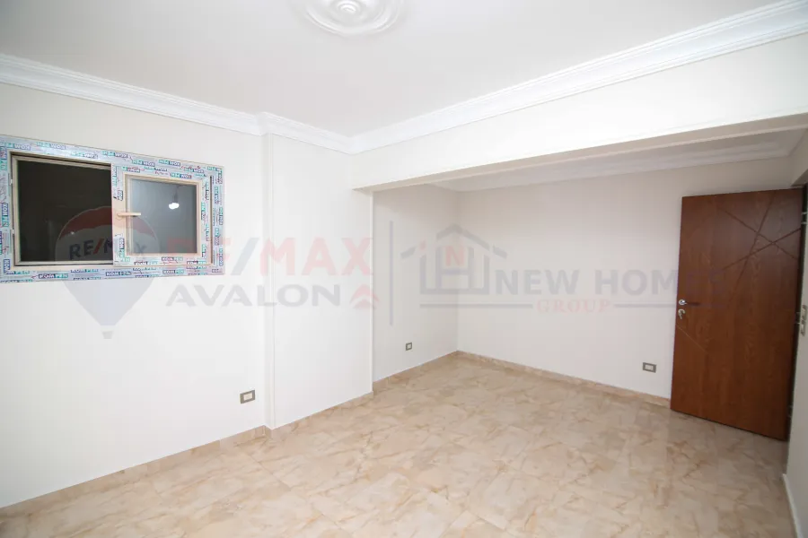 شقة للبيع 135 م ميامي (على البحر مباشرة)