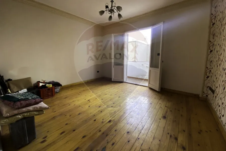 شقة للبيع 200 م رشدي (ش دمياط)