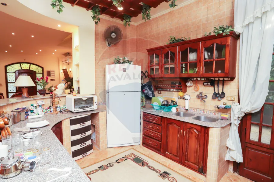 فيلا مفروشة للايجار1,200م كينج مريوط (بجوار فندق افريكانا)