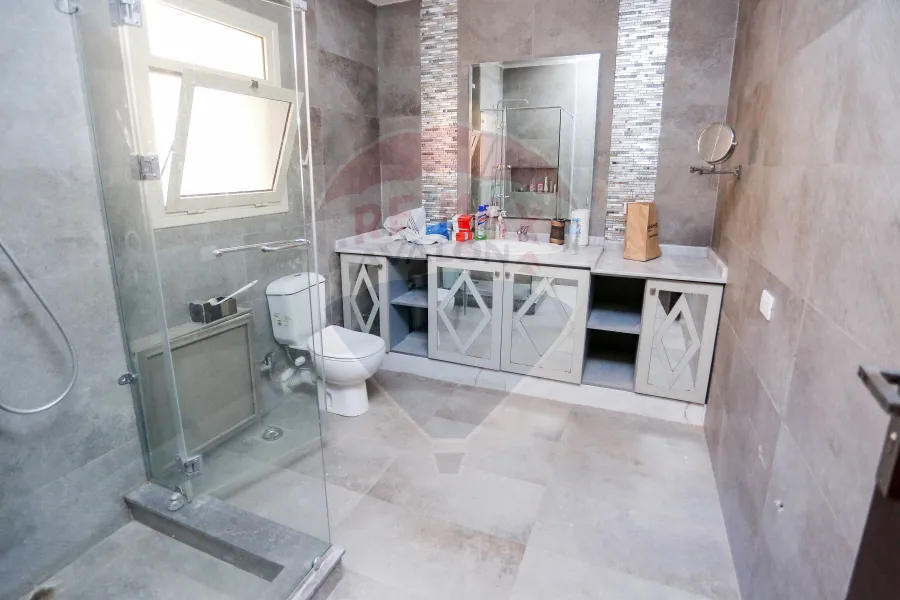 شقة للبيع 255 م سموحة (شارع فوزى معاذ الرئيسي)