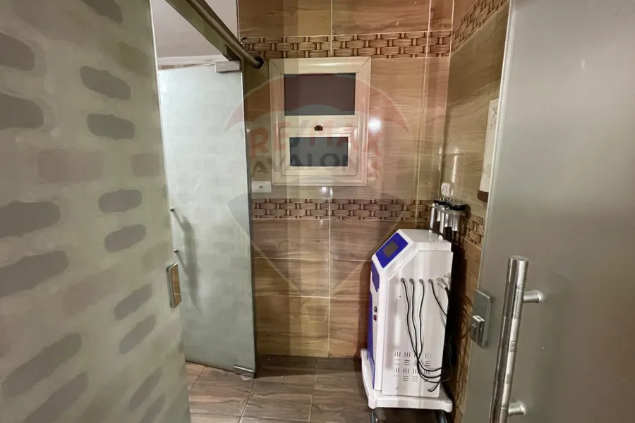 عيادة للايجار 115 م العصافرة (ش جمال عبد الناصر مباشرة)