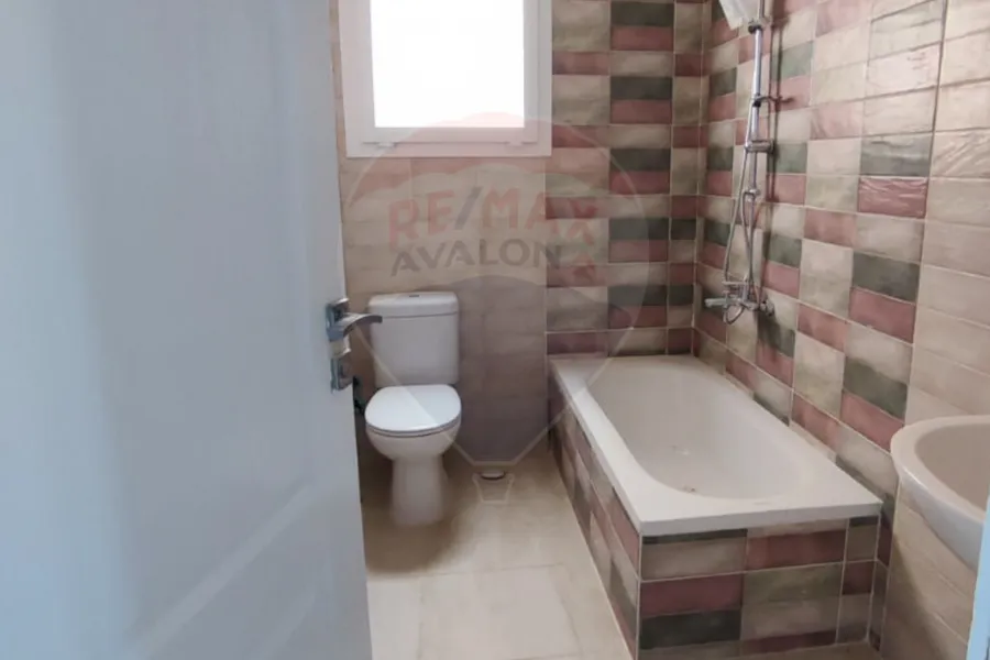 فيلا للبيع 290 م الساحل الشمالى ( قرية مرسيليا بيتش 4) - أول سكن