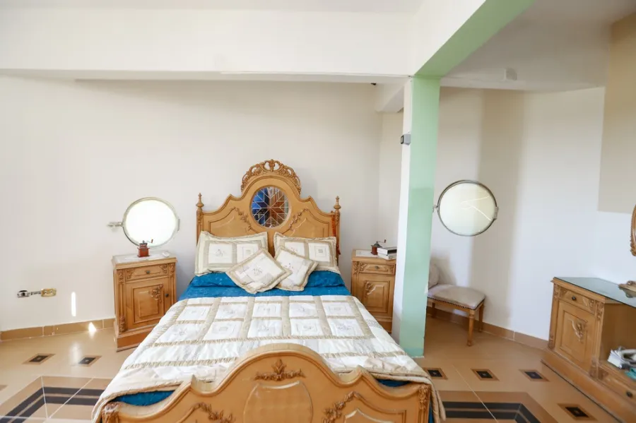 فيلا للبيع او للإيجار مفروشة 1600م بكينج مريوط  (خلف فندق افريكانا)