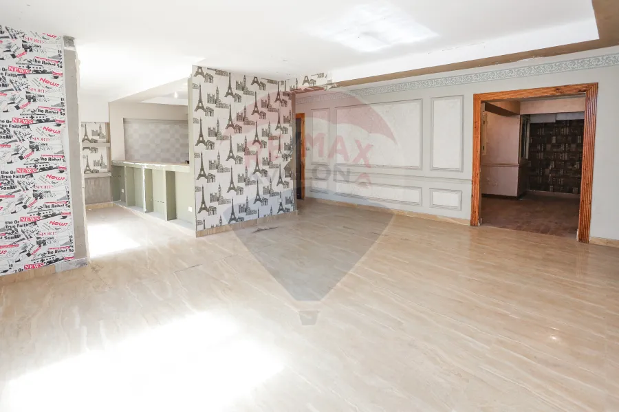 شقة للإيجار 315 م  كفر عبده (ش قرداحى - خطوات من شارع ابوقير الرئيسي)