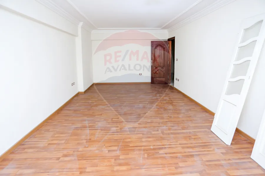 شقة للإيجار280 م جليم (خطوات من البحر)