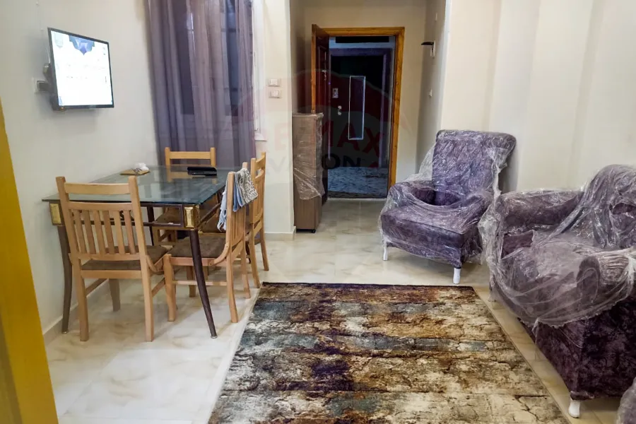 شقة للإيجار المفروش 110 م كامب شيزار(ش عمر لطفى)