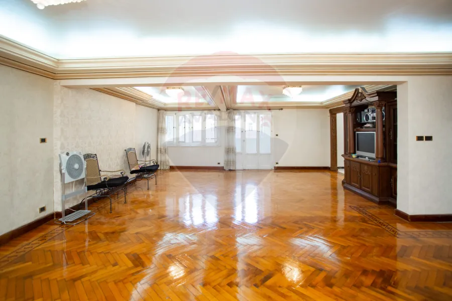 شقة مسجلة للبيع 271 م رشدي (المعسكر الرومانى)