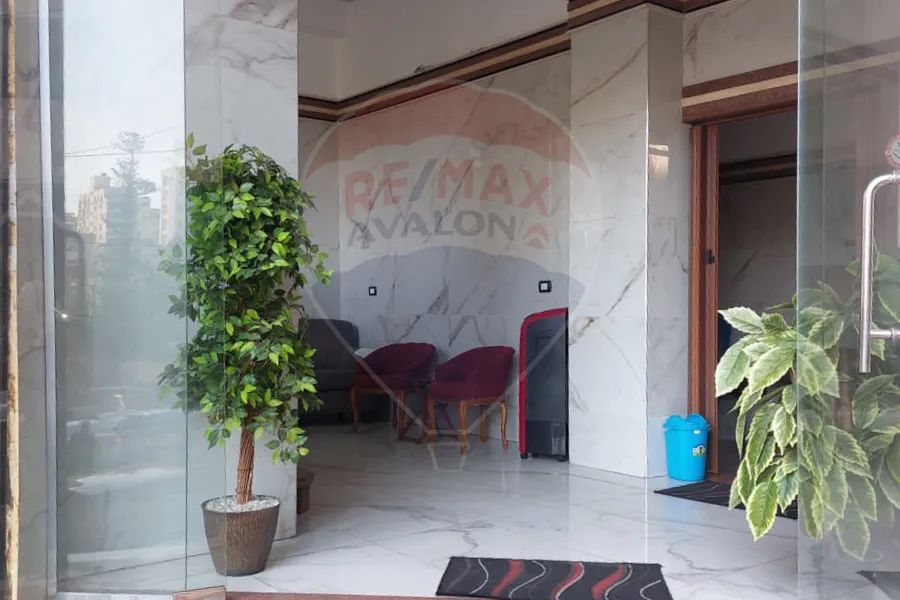 محلات للإيجار 18 م ، 32 م سابا باشا (خطوات من البحر)