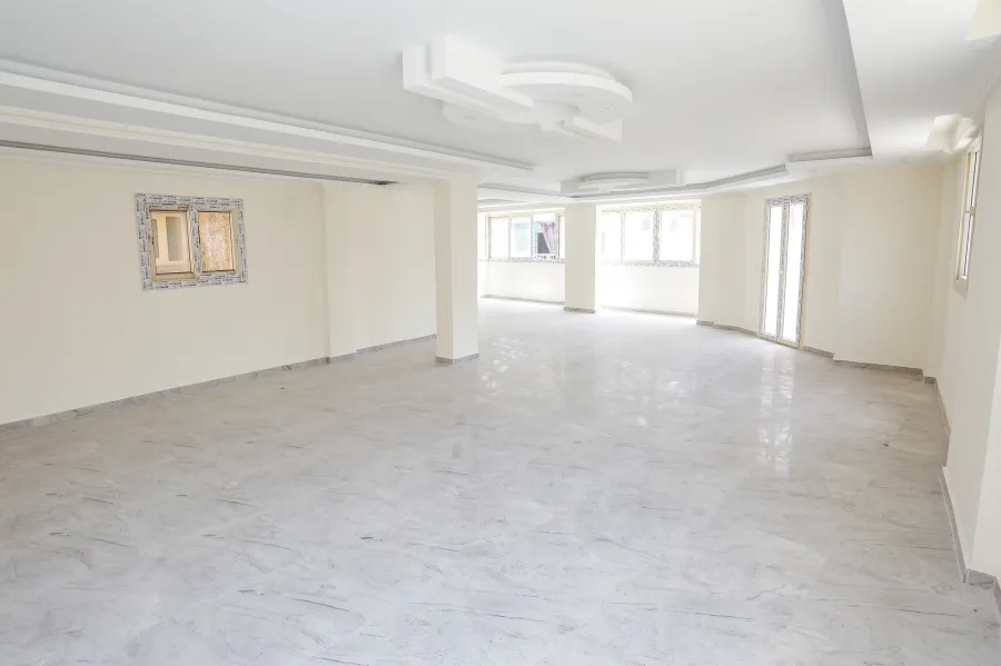 شقة دوبلكس مسجلة شهر عقارى للبيع 400 م لوران (ش شعراوى علي الترام مباشرة)