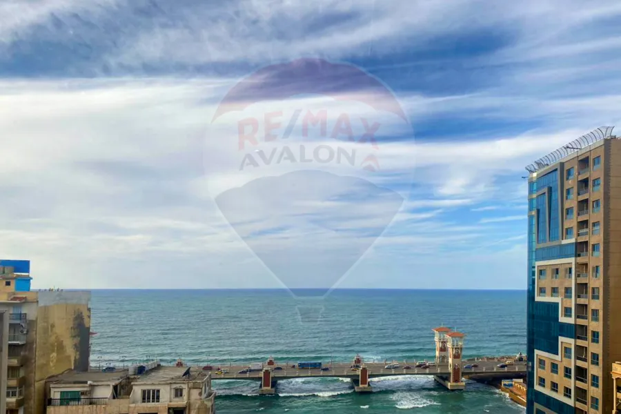 Apartment For Rent 200 m Stanley (Steps from the Sea)