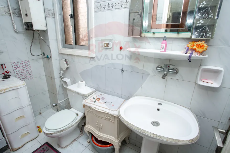 شقة للبيع 150 م ثروت (خطوات من البحر)