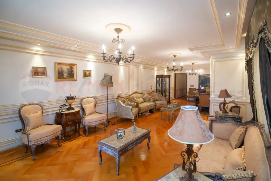 Apartment for sale 240 m Kafr Abdo (Sakina Bnt Al-Hussein st.)