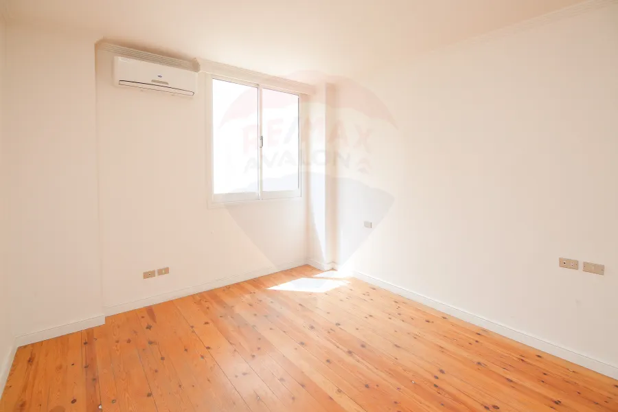 شقة للبيع 270 م كفر عبده (ش الإسماعيلية)