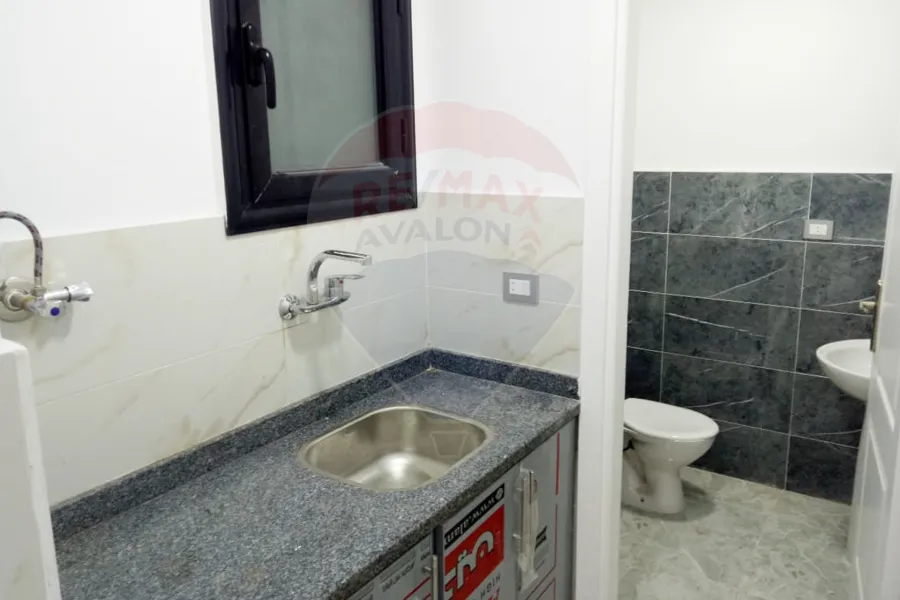 مقر إداري للايجار 100 م محطة الرمل (ش شاكور)