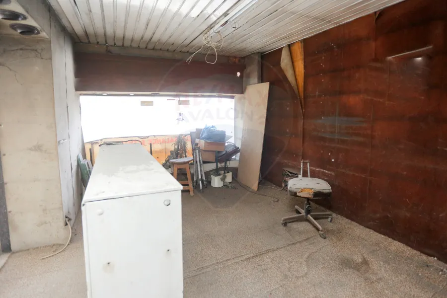 محل للبيع 18 م سبورتنج (امام محطة ترام سبورتنج)