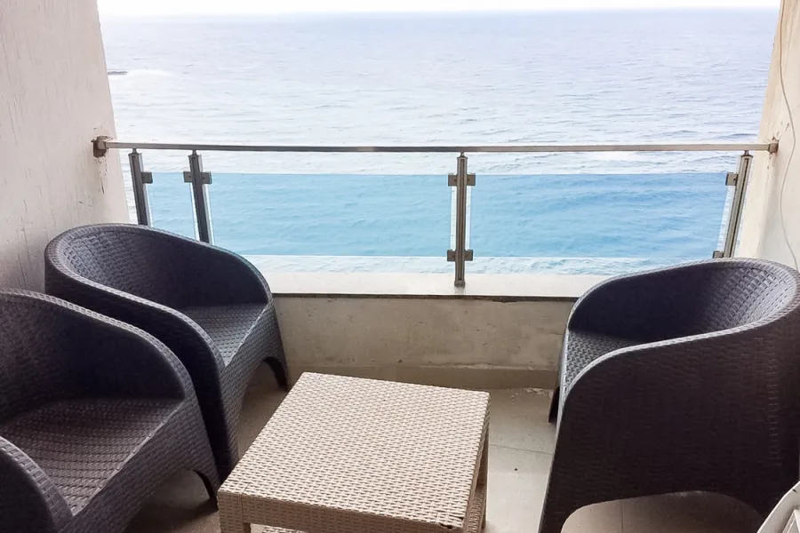 شقة للإيجار مفروش 90 م ميامي (على البحر مباشرة)