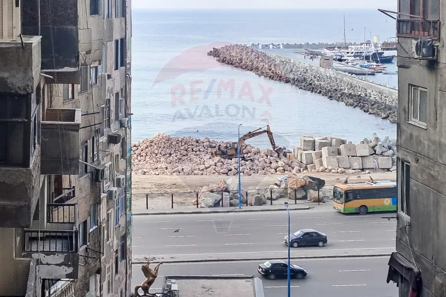 Apartment for sale 100 Louran (directly on the sea)