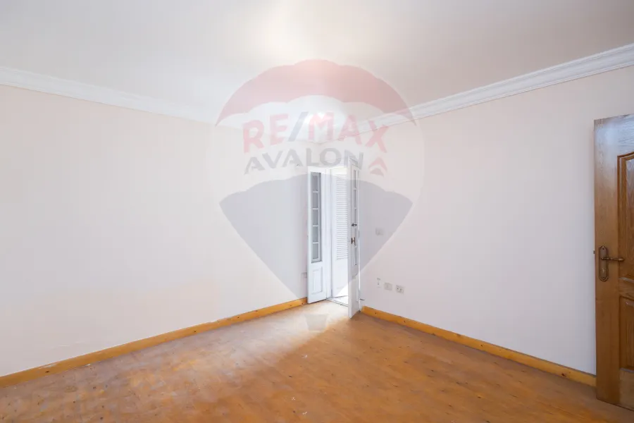 شقة للبيع 190 م جليم (علي الترام مباشرة - عمارة براند)