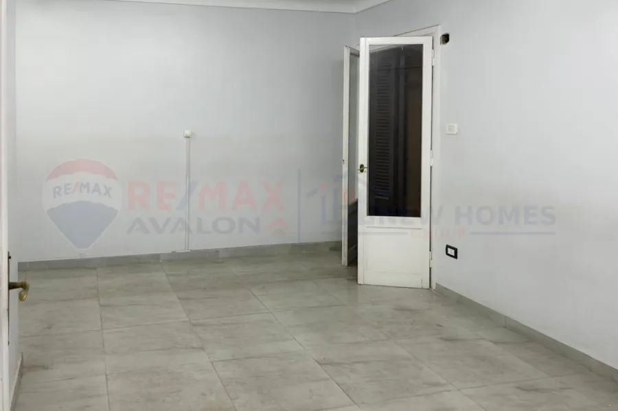 Administrative apartment for sale 140 m Janaklis (Abu Qir St.)